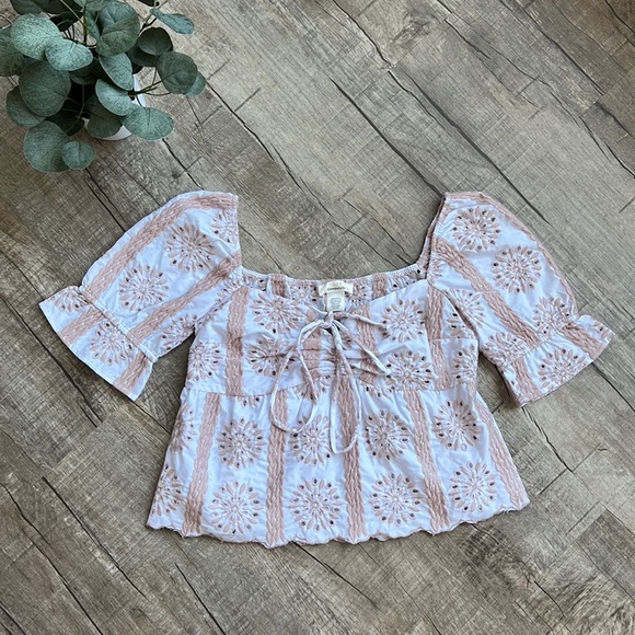 Urban Romantics floral blouse size small - Picture 1 of 4